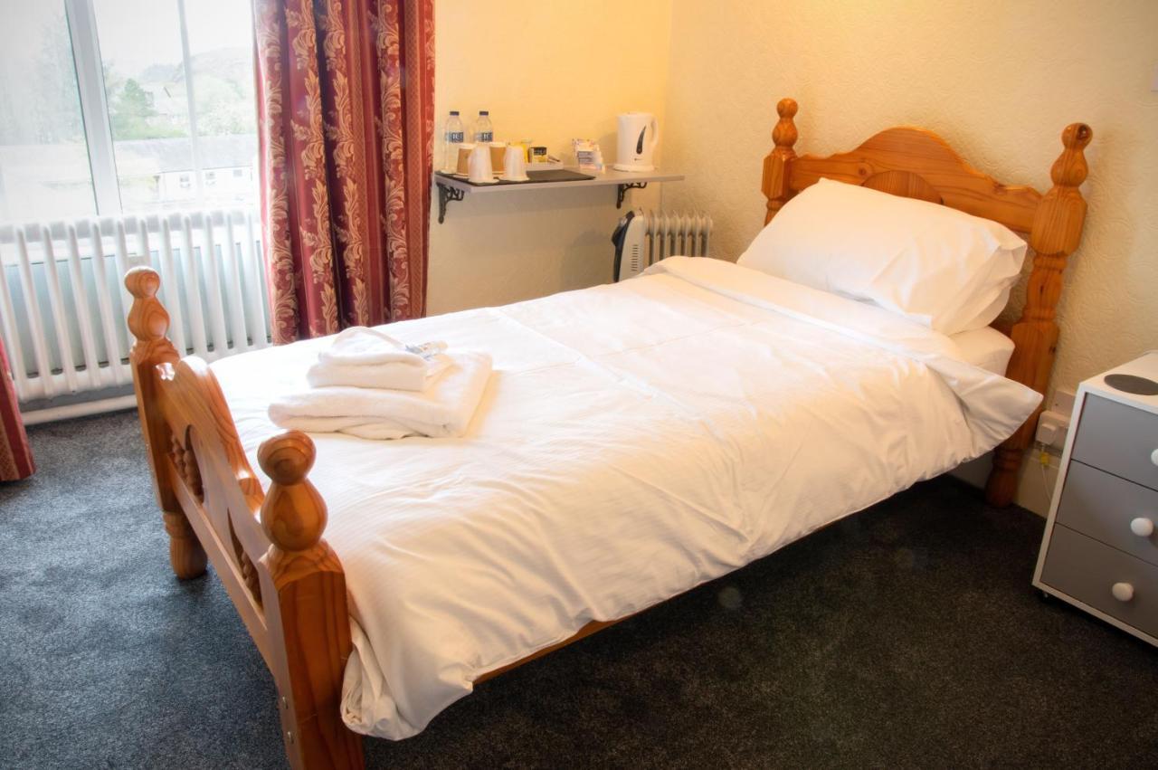 Isallt Guesthouse Blaenau Ffestiniog ภายนอก รูปภาพ